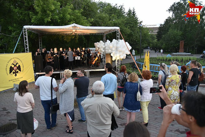 В Первомайском сквере Молодежный оркестр исполнил особую программу. Фото: Влад КОМЯКОВ